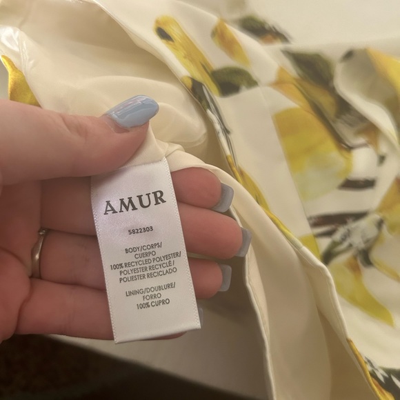 Amur cropped ruffle sleeve lemon print crop top white yellow v neck - Picture 13 of 13